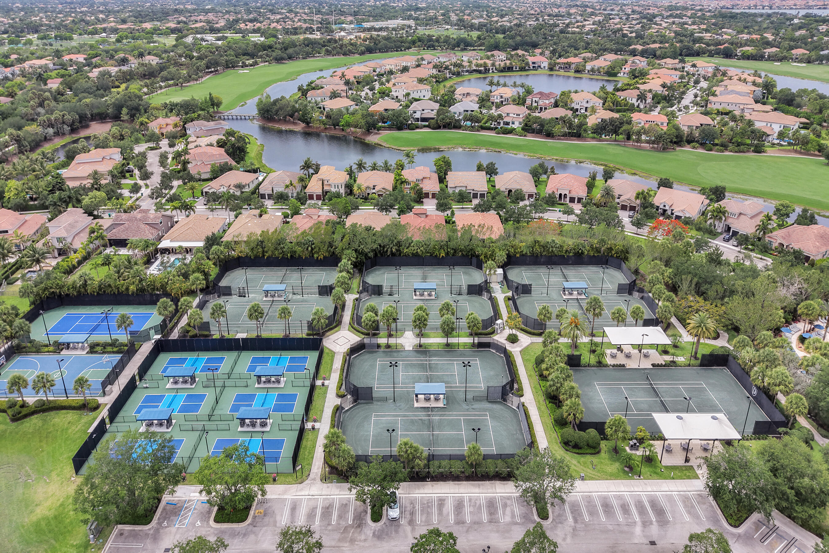 PARKLAND GOLF AND COUNTRY CLUB - Residential