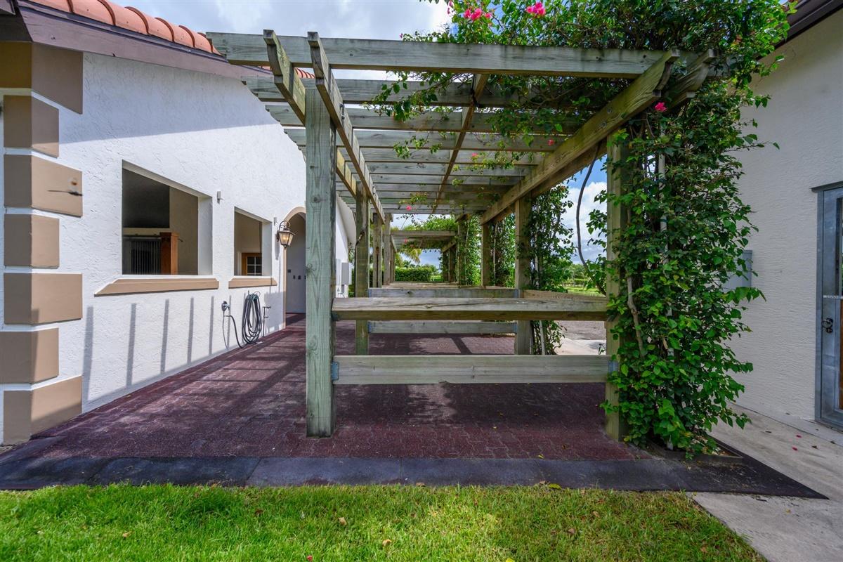 PALM BEACH POINT EAST - Residential