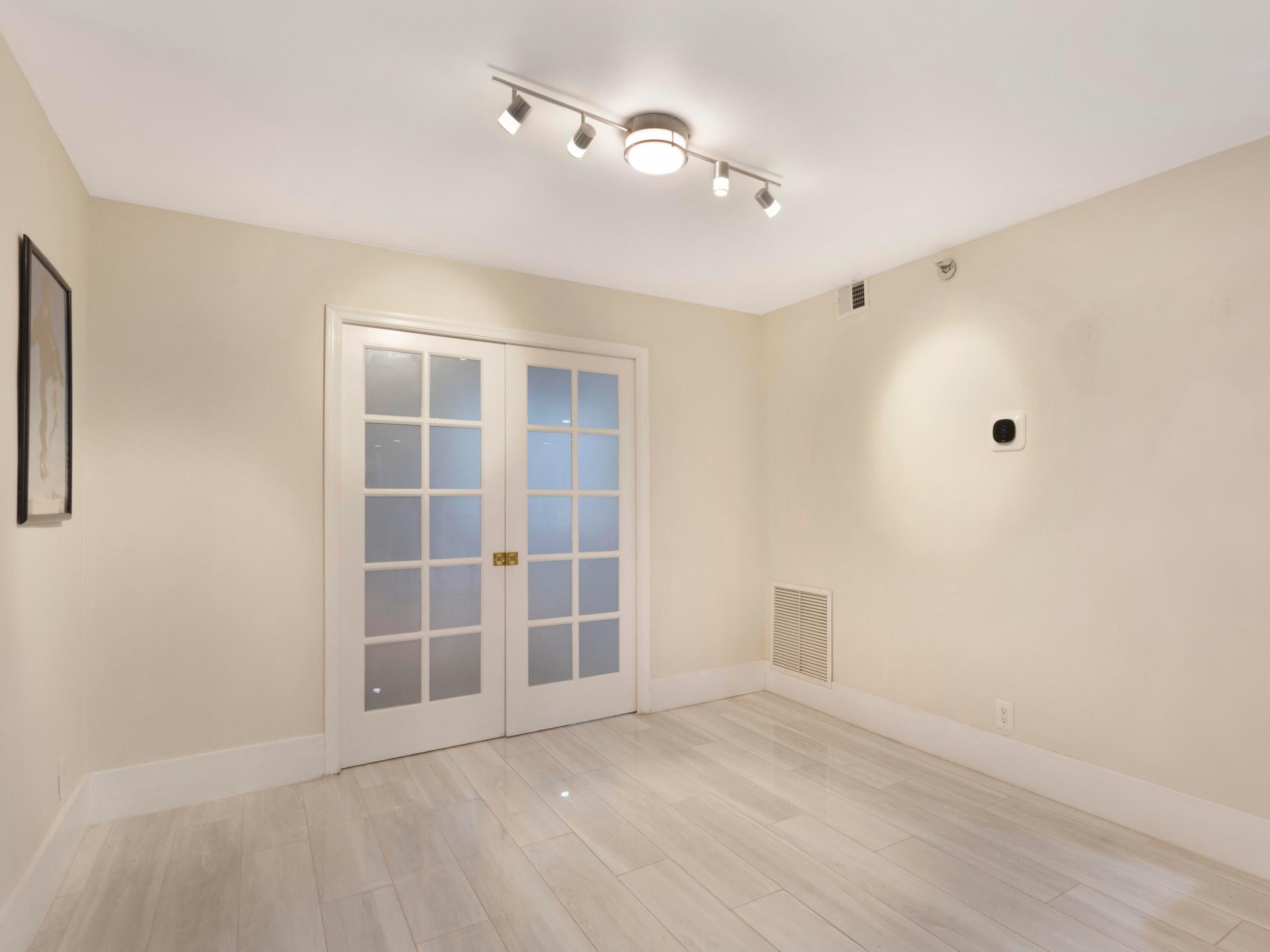 LAVERS RESORT & RACQUET CLUB - Residential Lease