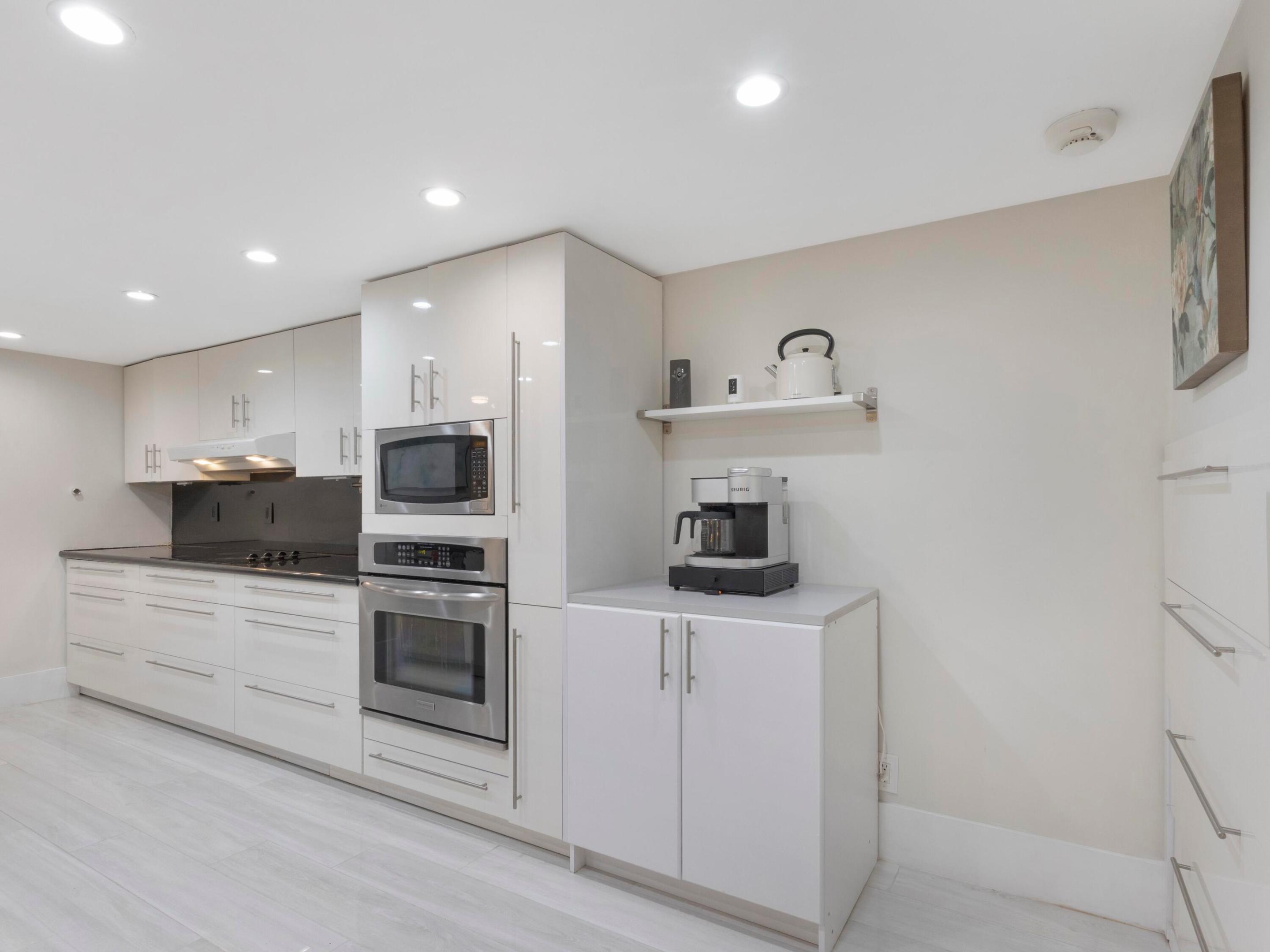 LAVERS RESORT & RACQUET CLUB - Residential Lease