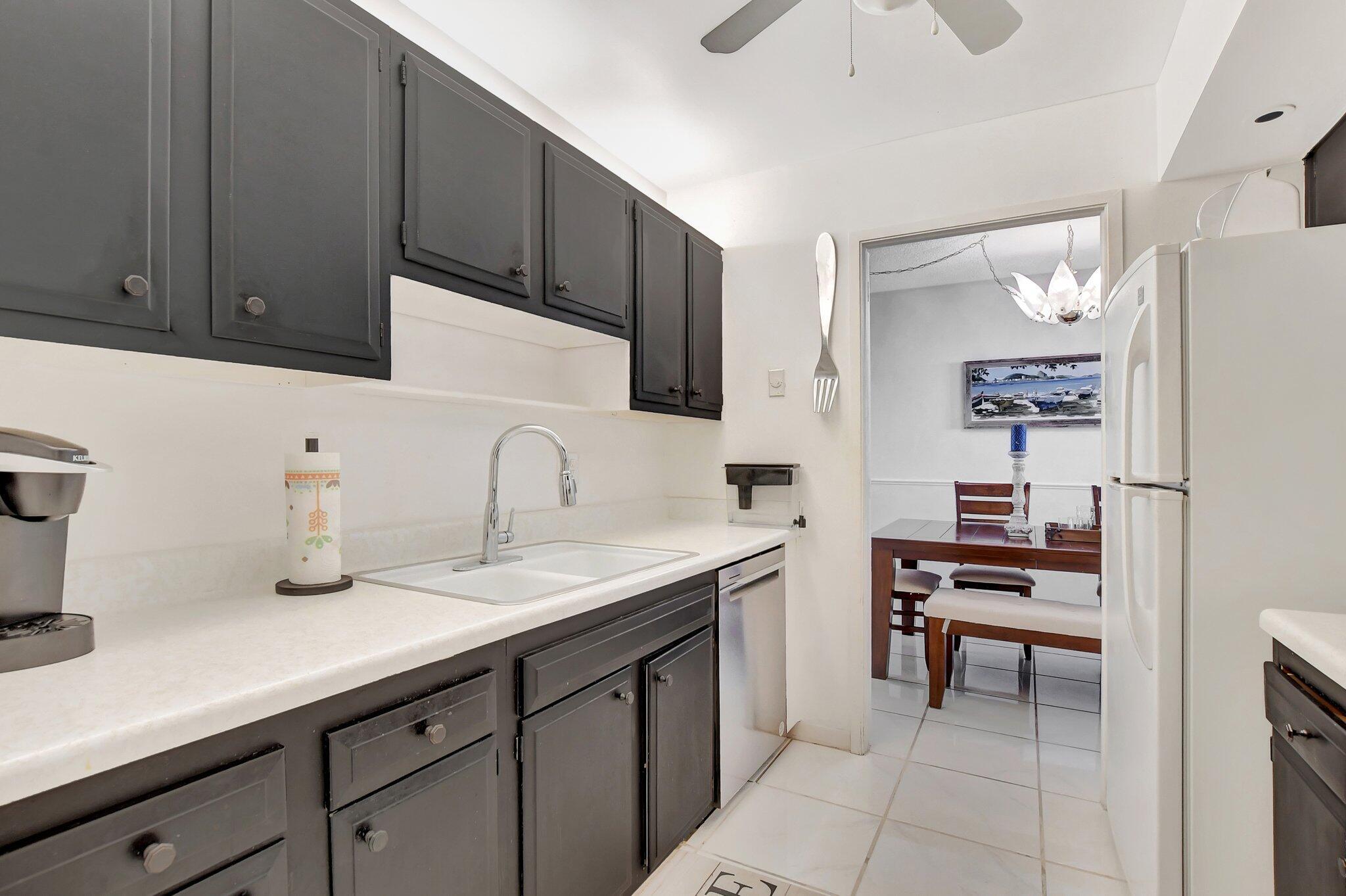 BOCA TOWERS CONDO PORTION - Residential Lease