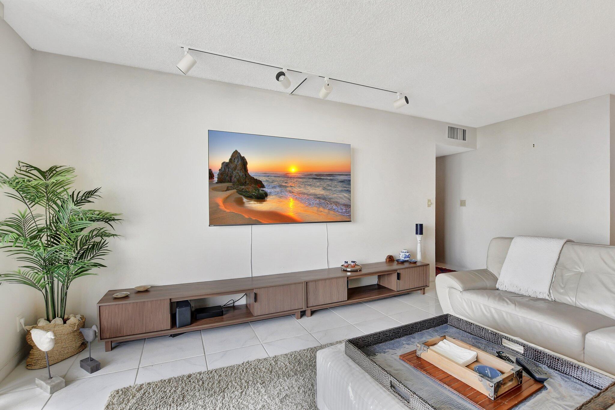 BOCA TOWERS CONDO PORTION - Residential Lease