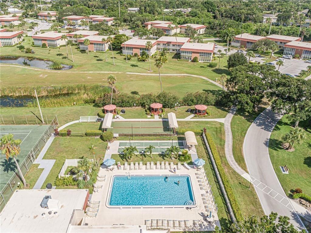 VISTA ROYALE PHASE IV BLDGS 83-111 - Residential Lease