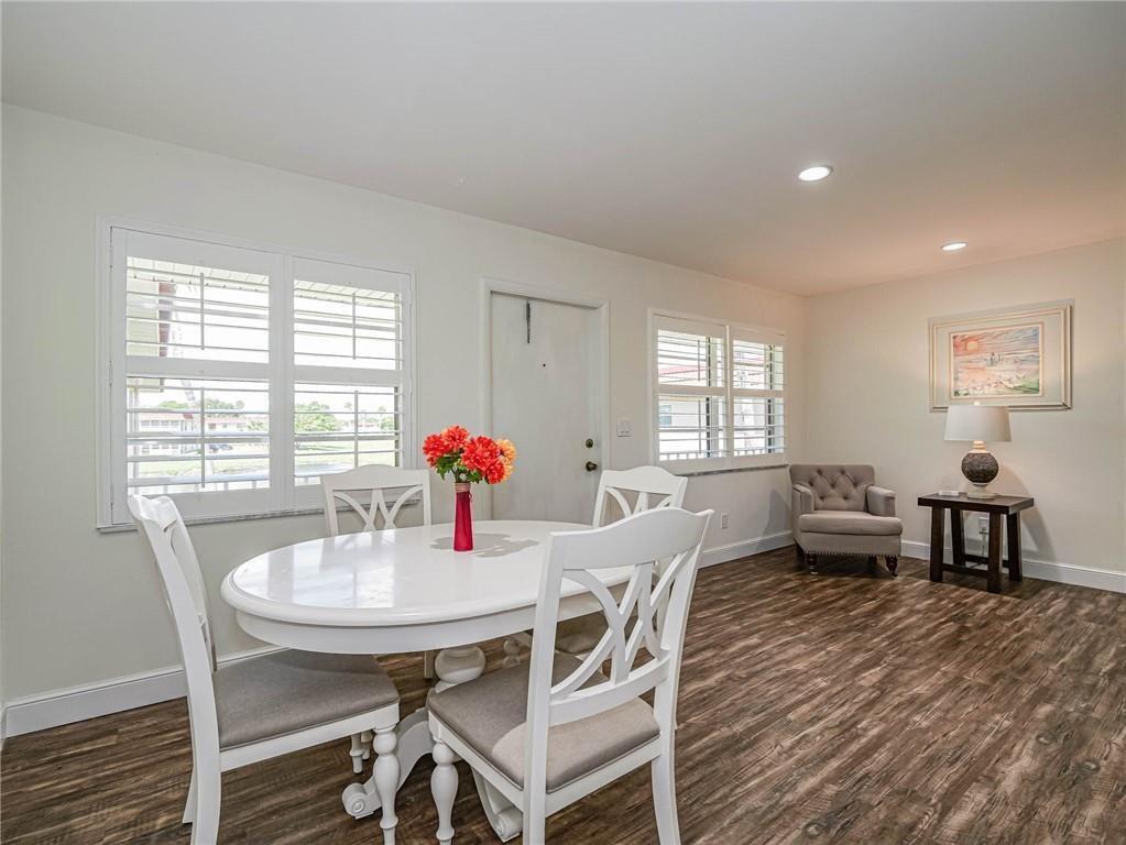 VISTA ROYALE PHASE IV BLDGS 83-111 - Residential Lease