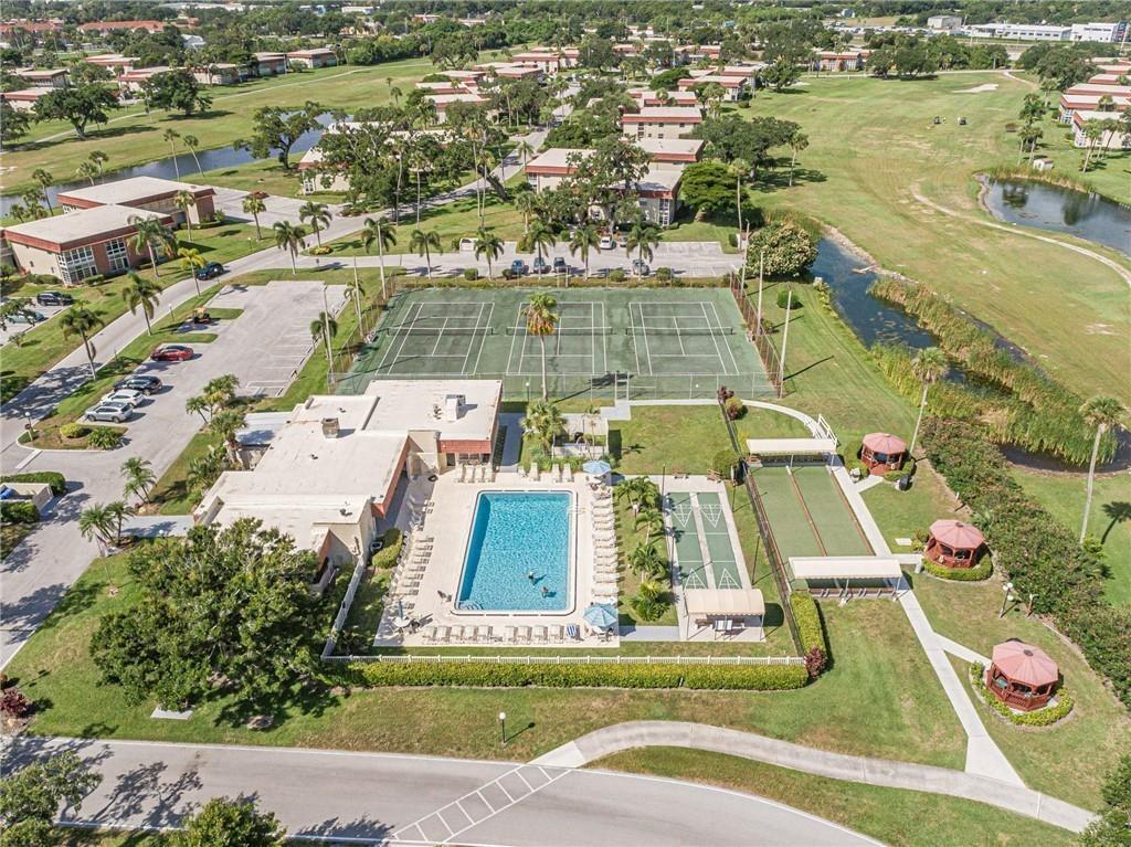 VISTA ROYALE PHASE IV BLDGS 83-111 - Residential Lease