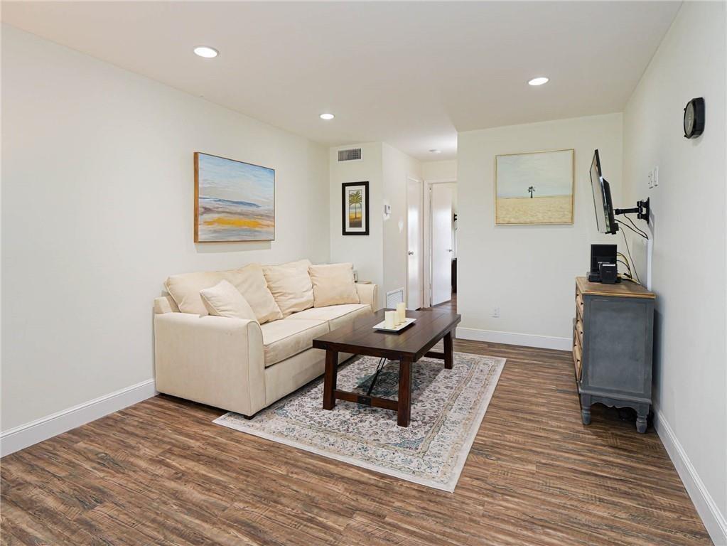VISTA ROYALE PHASE IV BLDGS 83-111 - Residential Lease