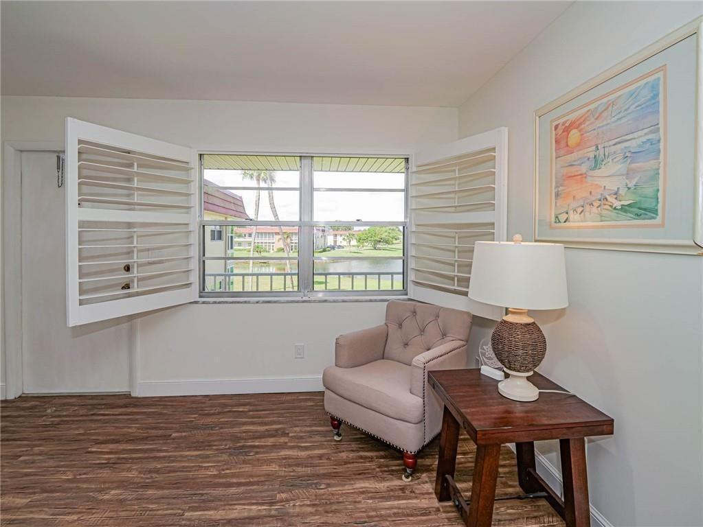 VISTA ROYALE PHASE IV BLDGS 83-111 - Residential Lease