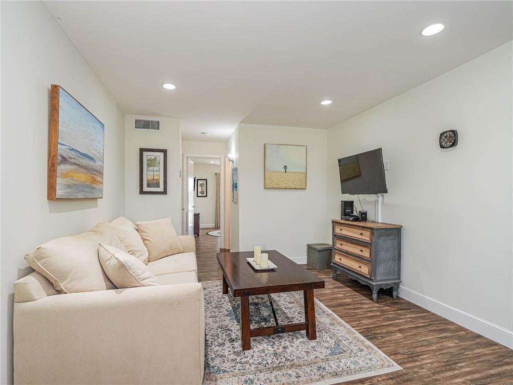 VISTA ROYALE PHASE IV BLDGS 83-111 - Residential Lease