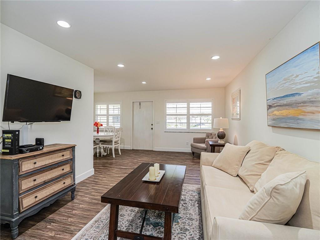 VISTA ROYALE PHASE IV BLDGS 83-111 - Residential Lease