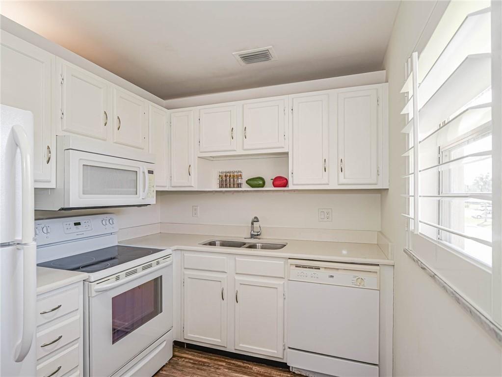 VISTA ROYALE PHASE IV BLDGS 83-111 - Residential Lease