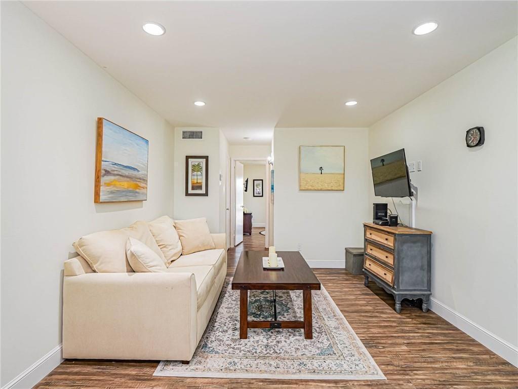 VISTA ROYALE PHASE IV BLDGS 83-111 - Residential Lease