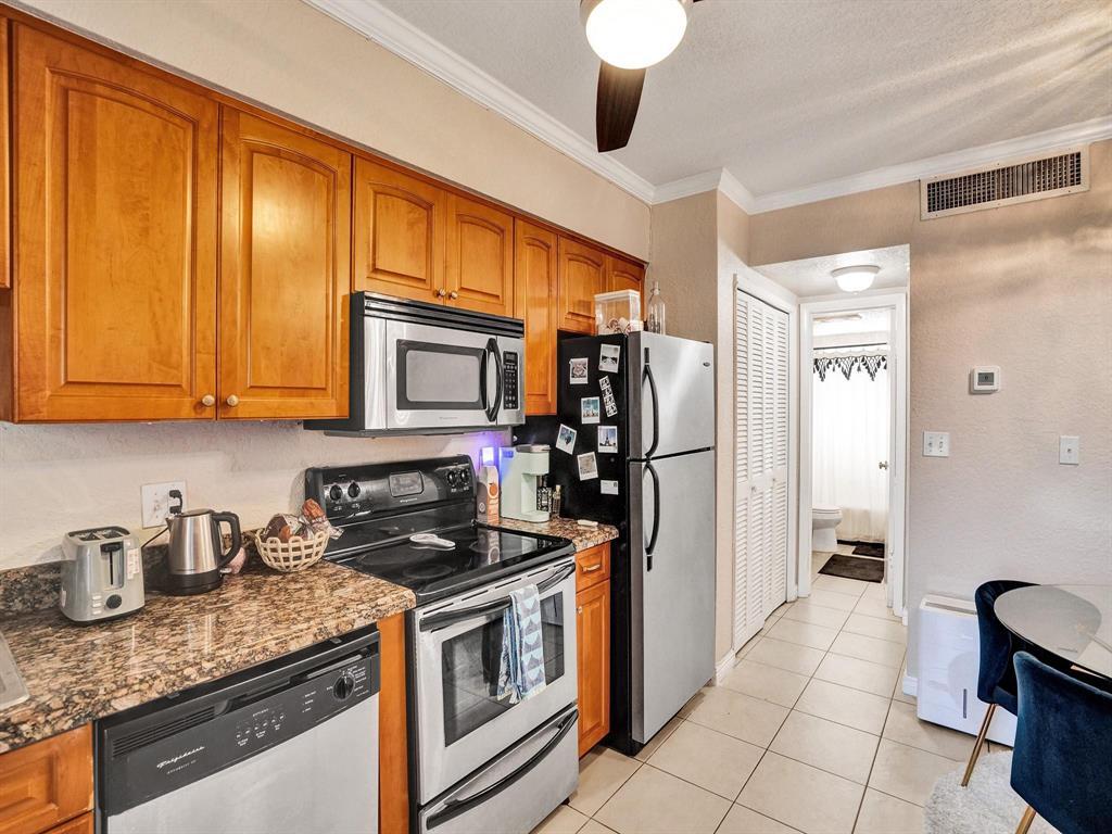 HILLCREST OF POMPANO CONDO - Residential Lease