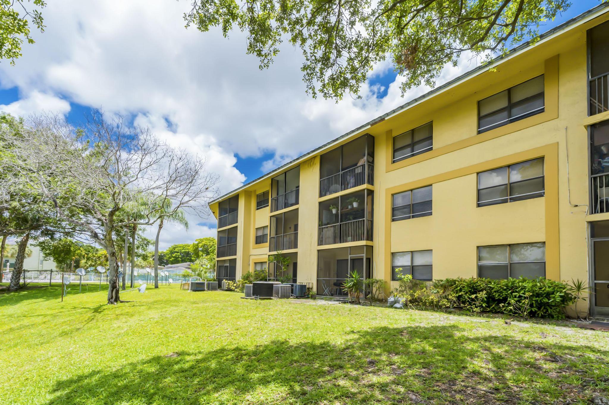 ISLAND CLUB AT CORAL SPRINGS - Residential Lease