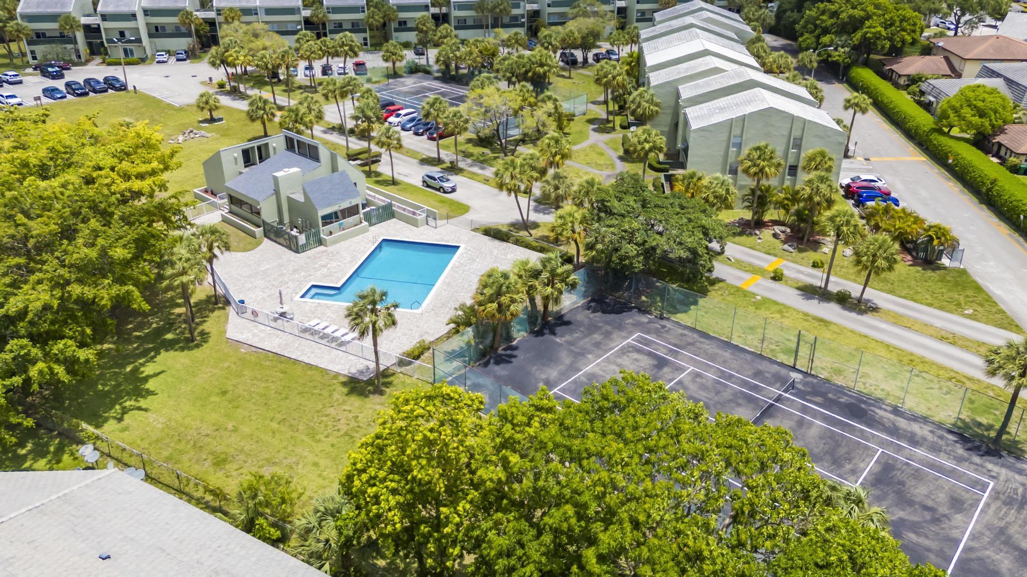 ISLAND CLUB AT CORAL SPRINGS - Residential Lease