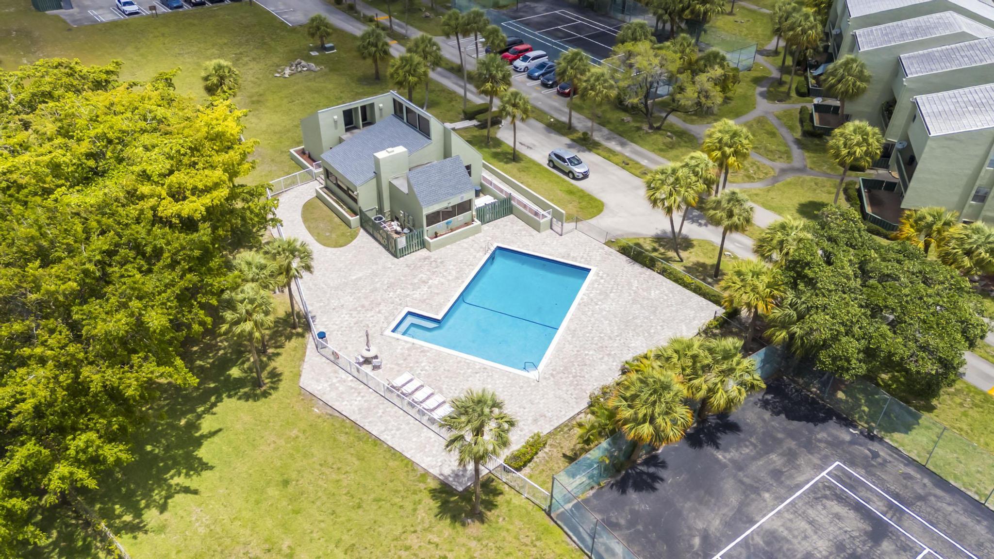 ISLAND CLUB AT CORAL SPRINGS - Residential Lease