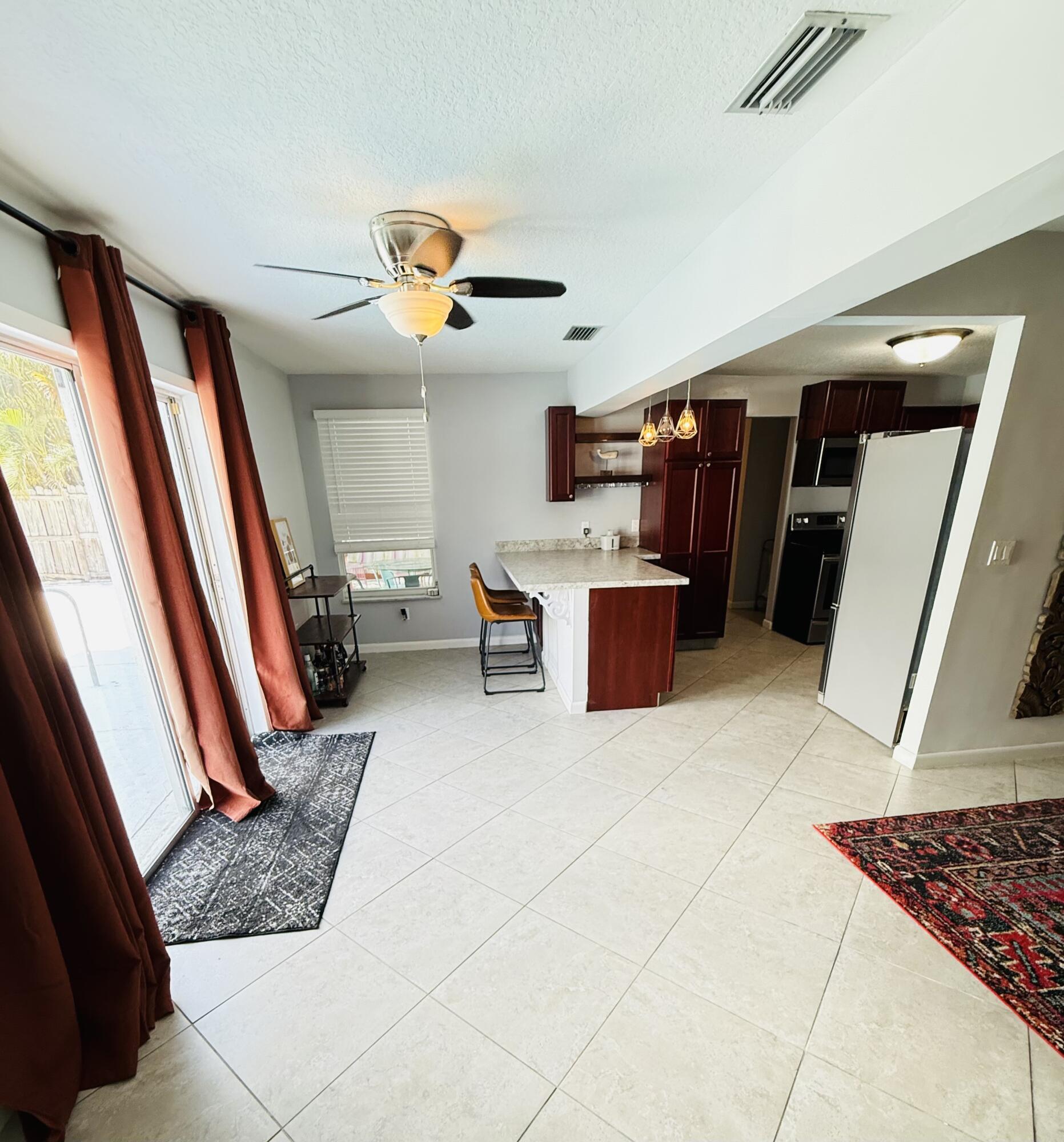FLORAL PARK LANTANA - Residential