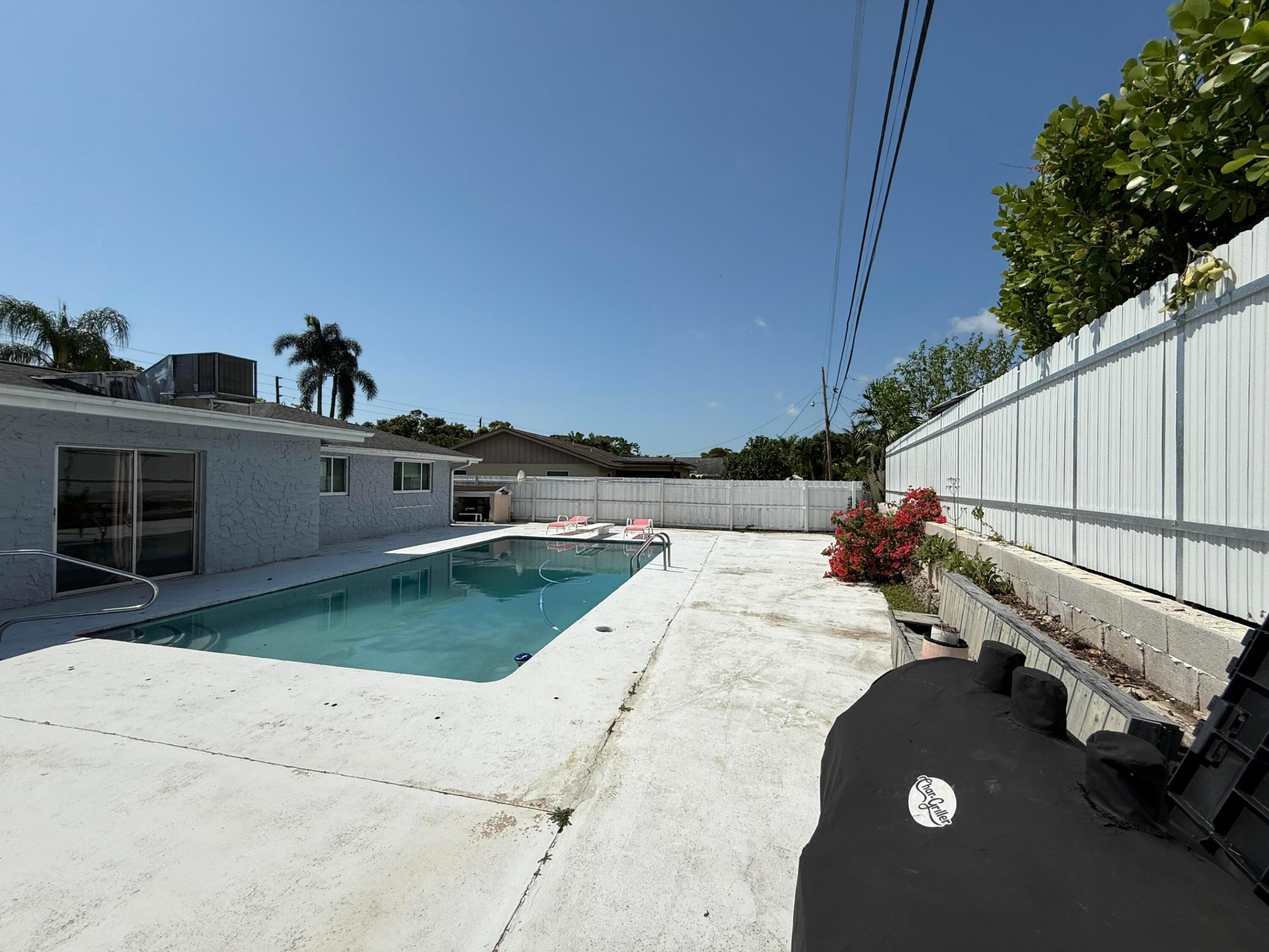 FLORAL PARK LANTANA - Residential