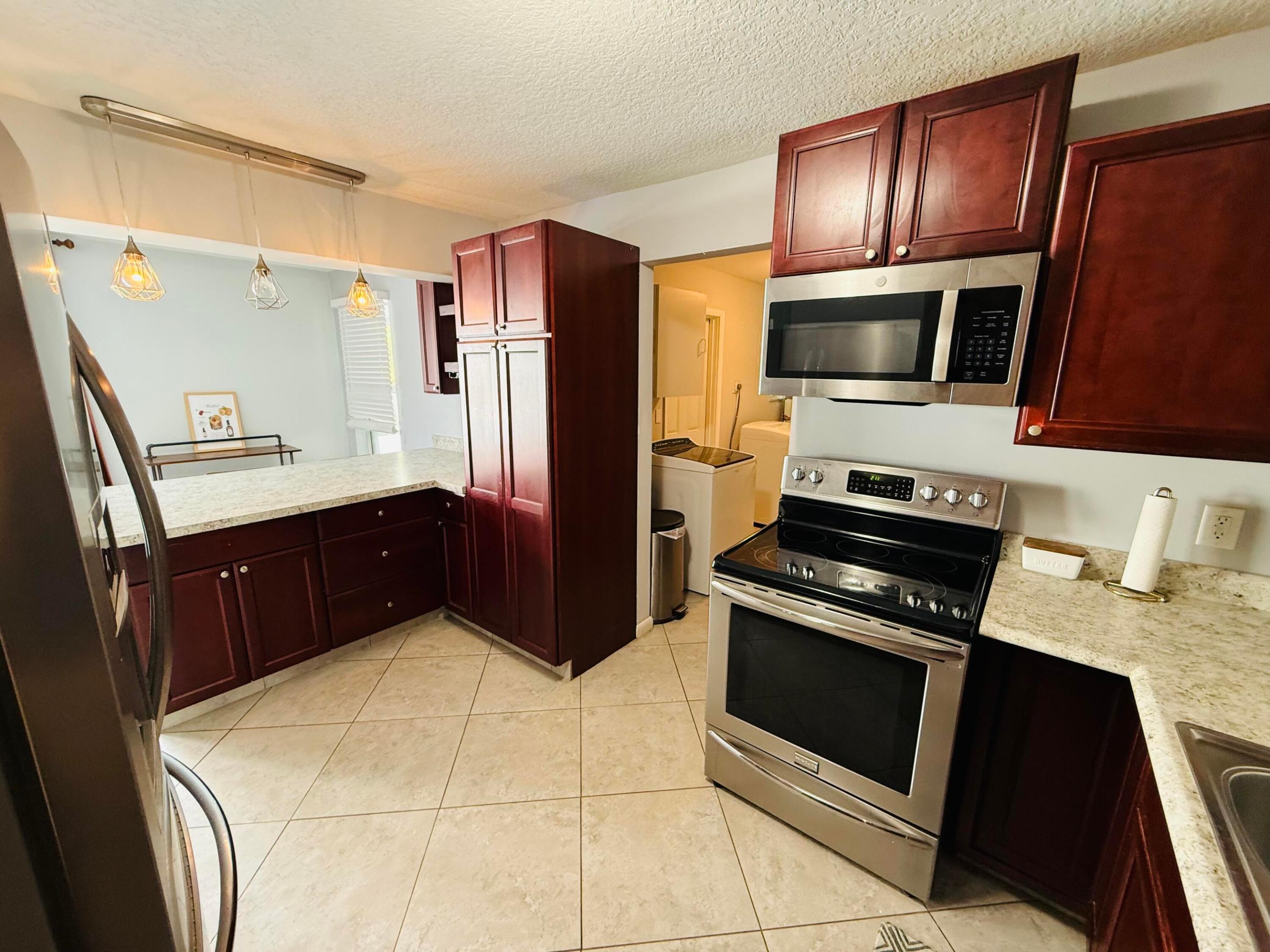 FLORAL PARK LANTANA - Residential