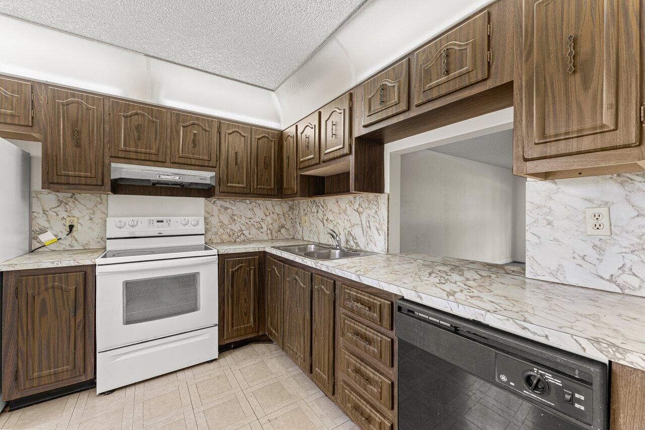 COVERED BRIDGE CONDO - Residential