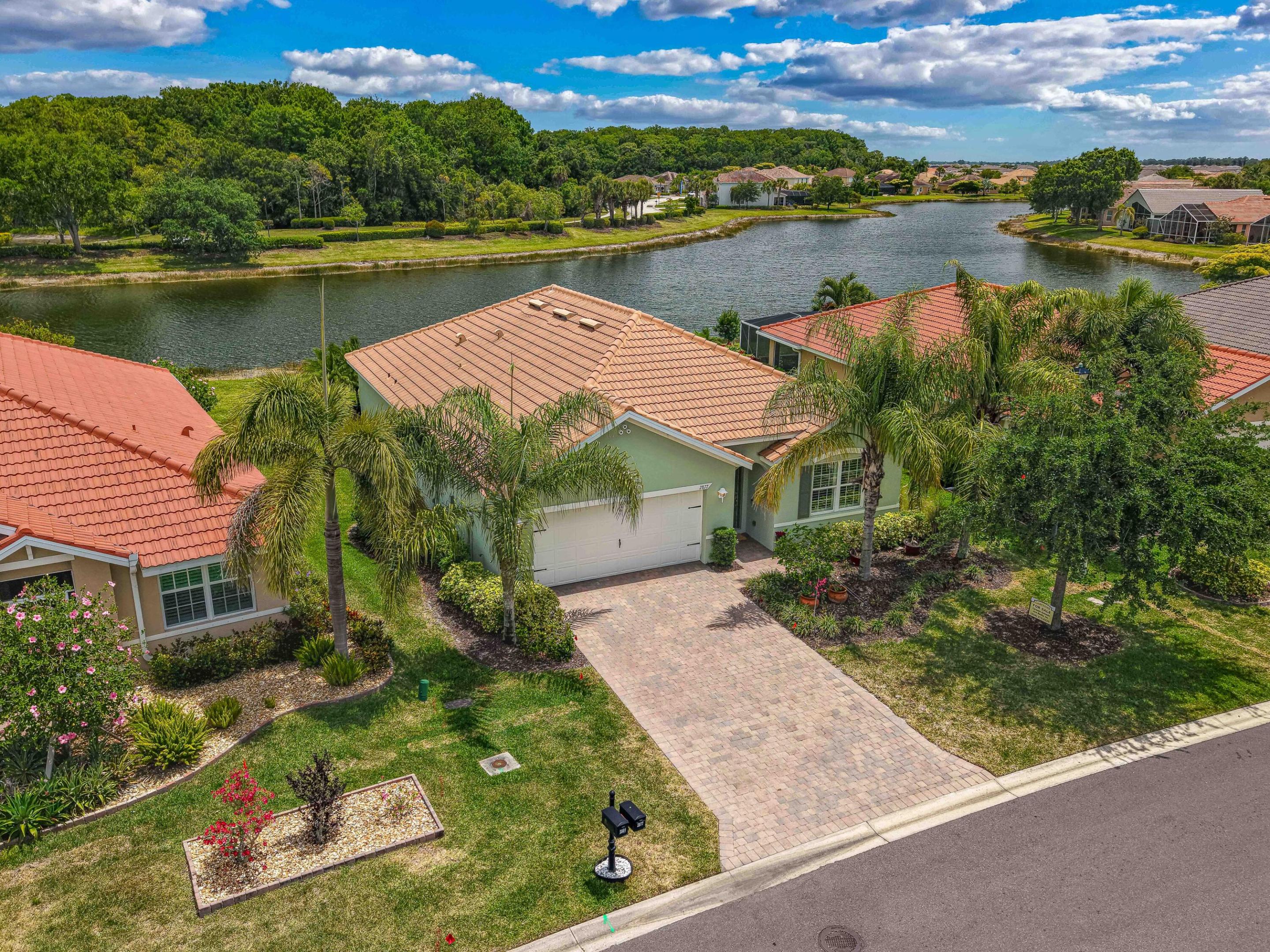 RIVER HALL - Residential