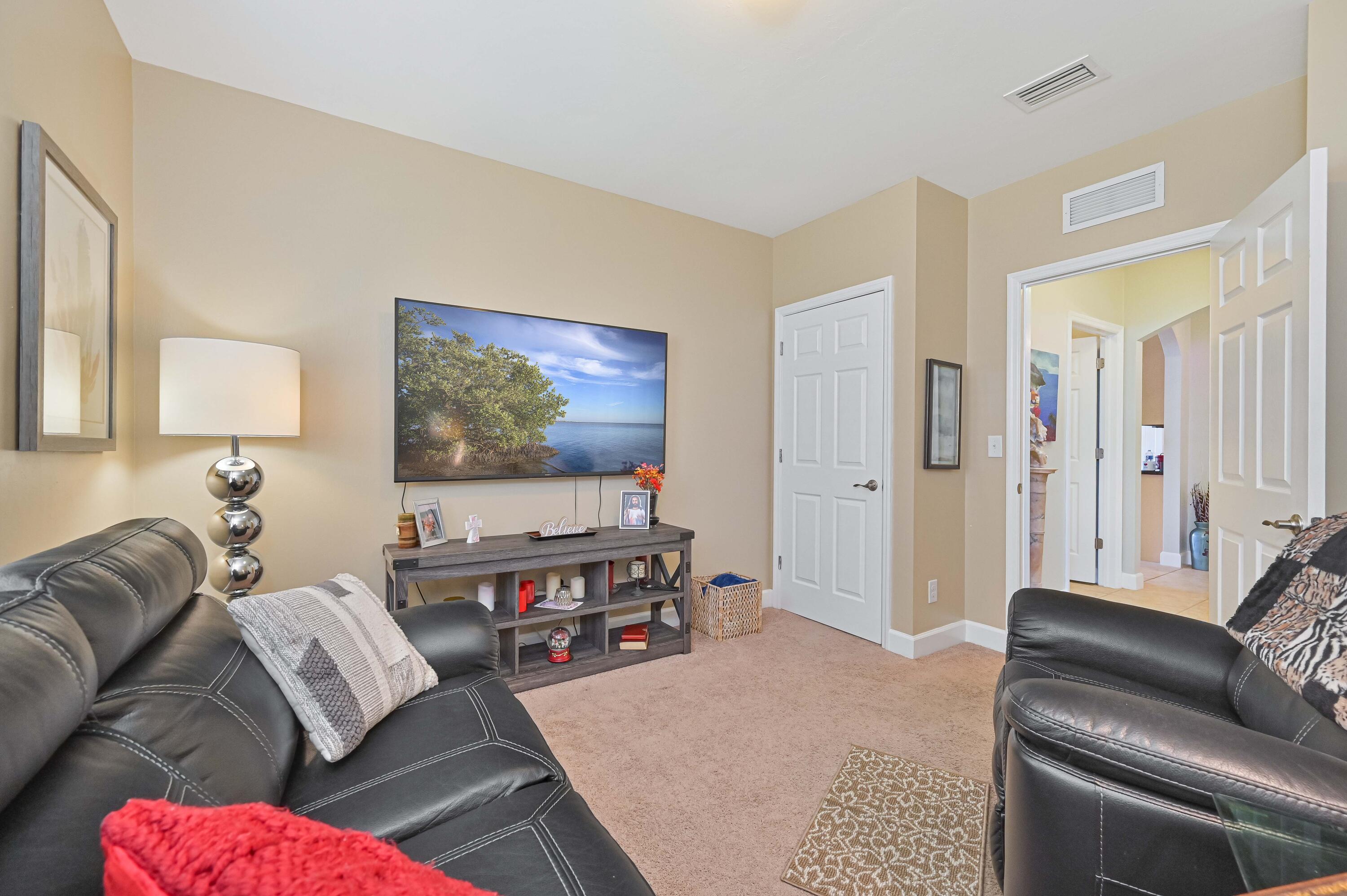 RIVER HALL - Residential