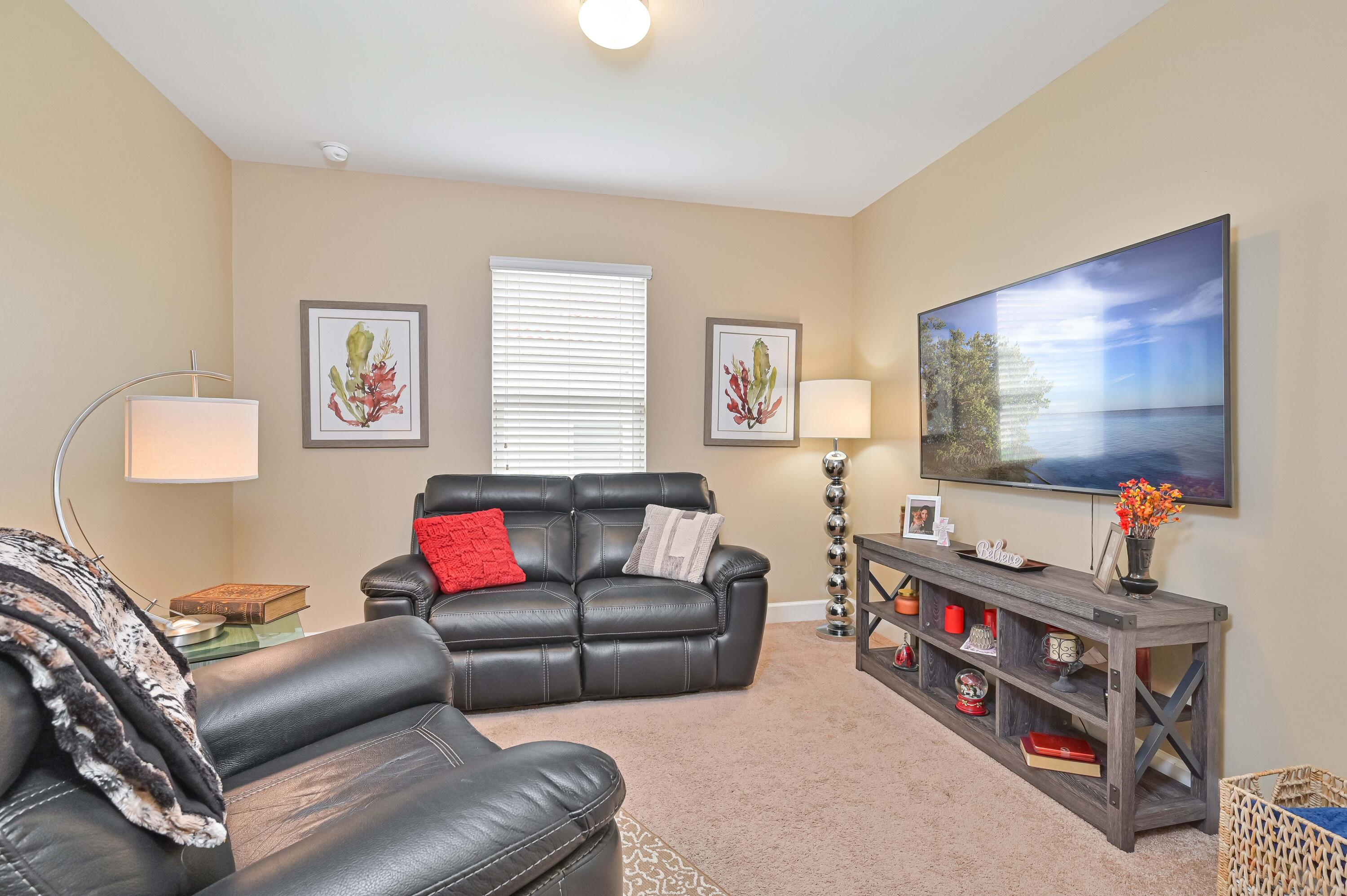 RIVER HALL - Residential