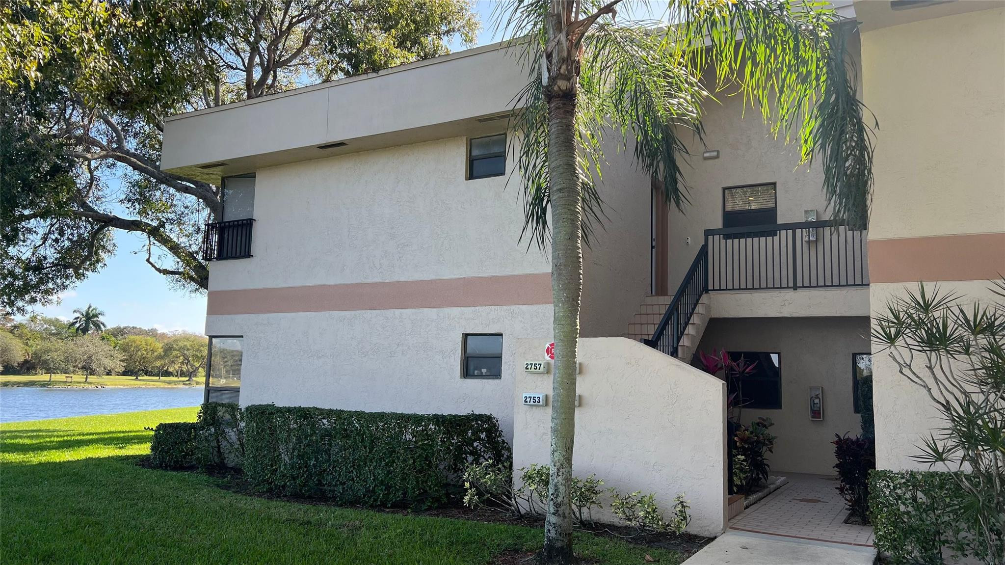APPLEWOOD VILLAGE - Residential