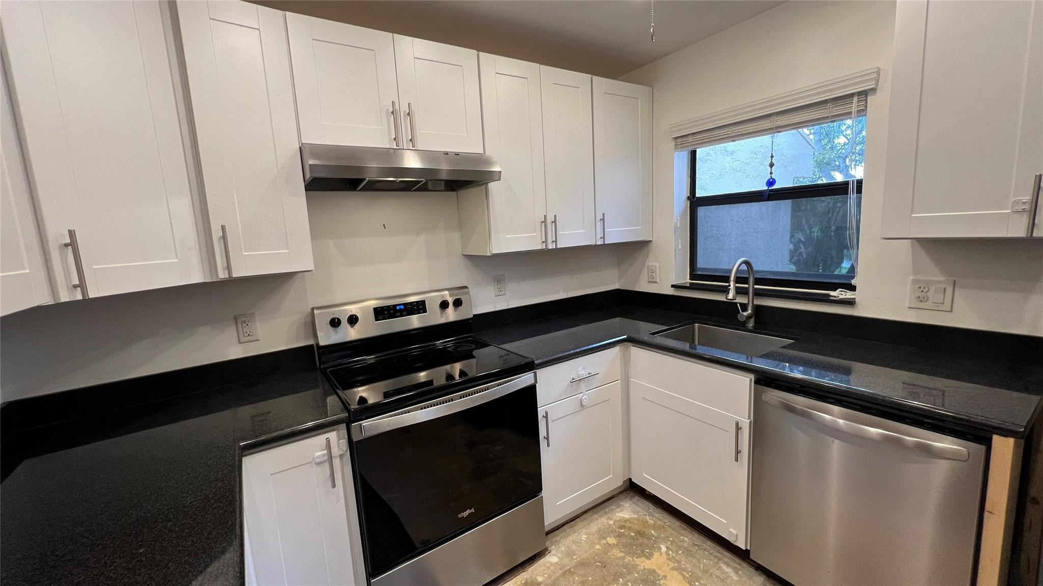 APPLEWOOD VILLAGE - Residential