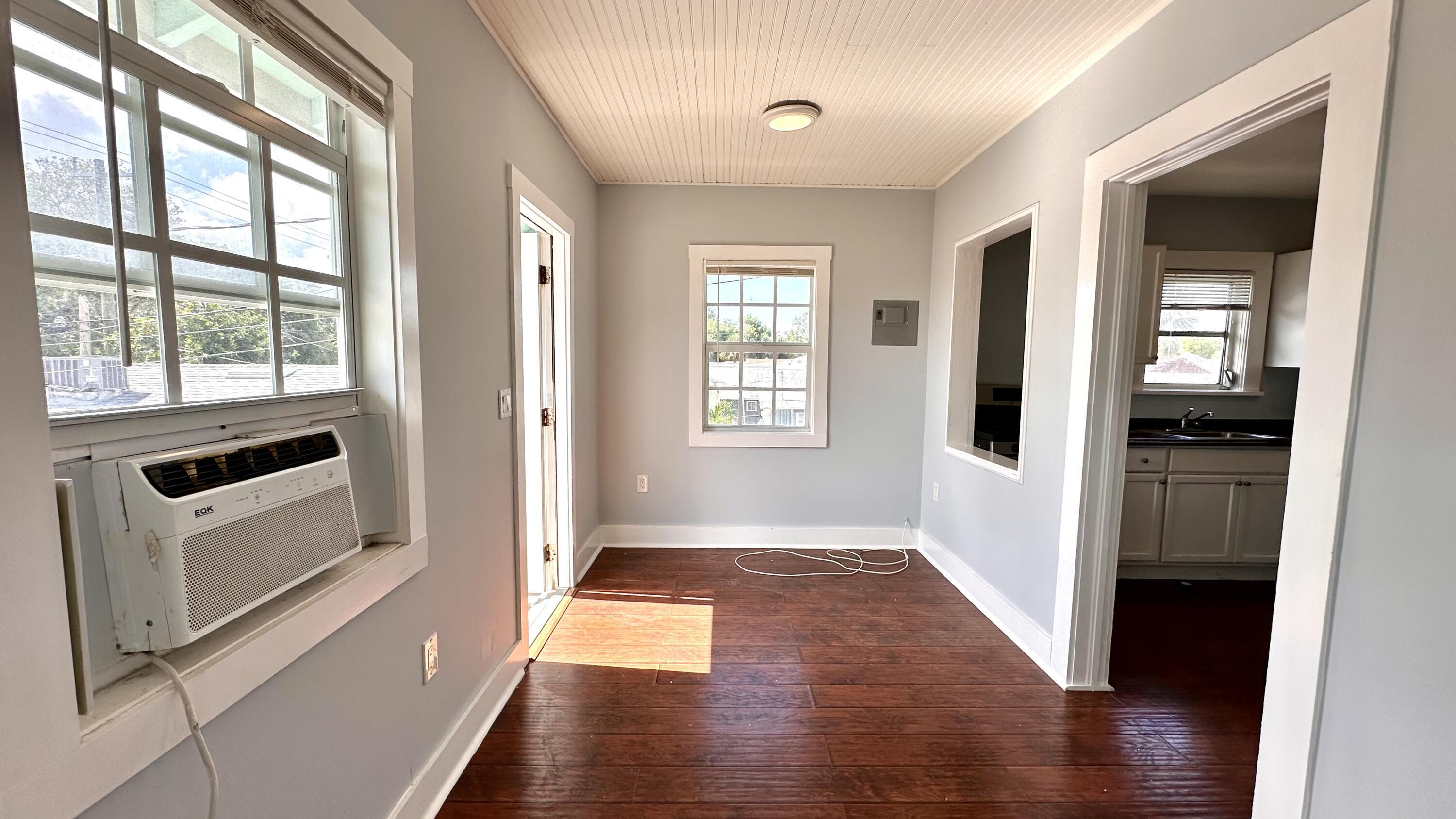 LAKE WORTH TOWN OF - Residential Lease
