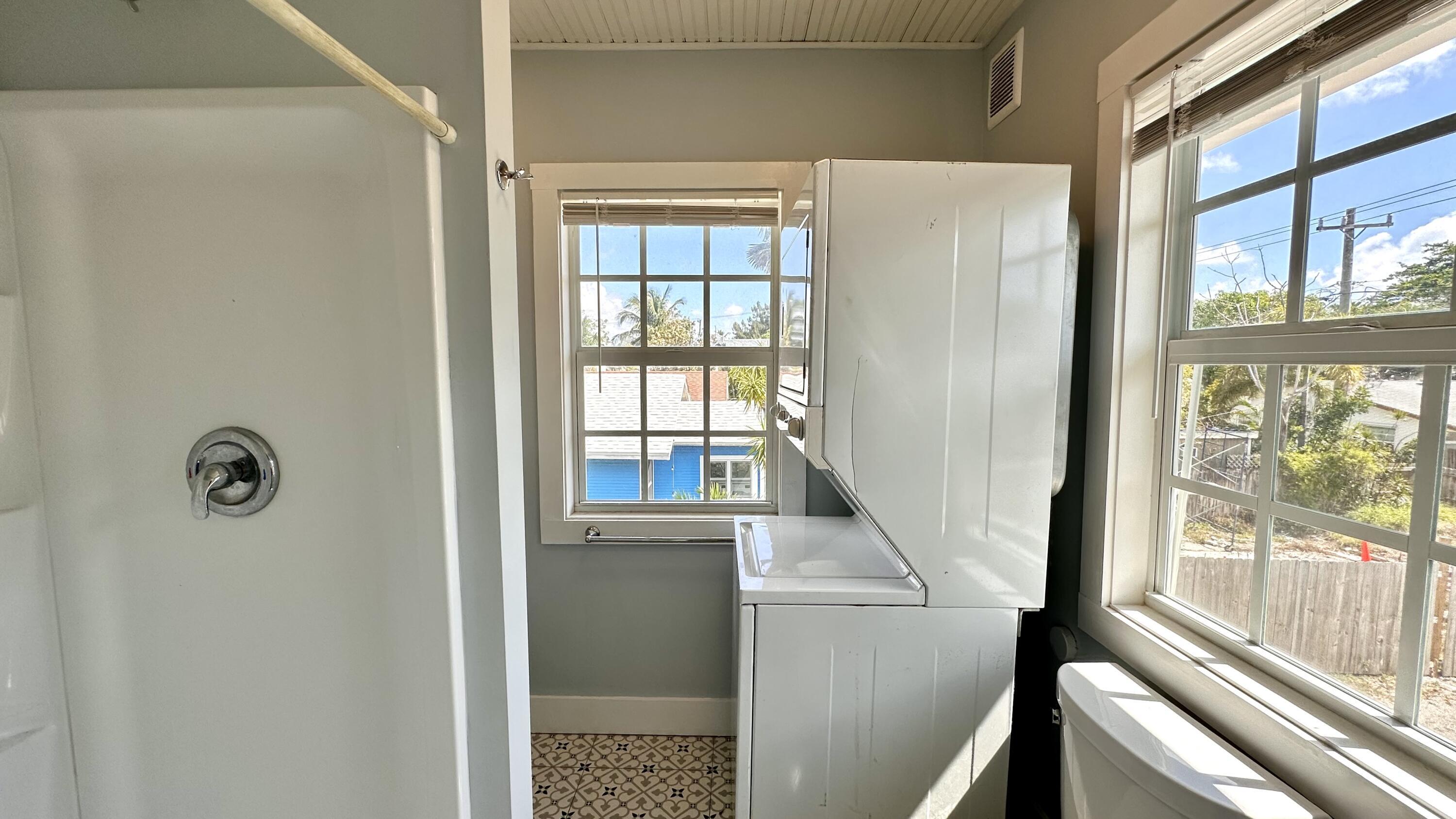 LAKE WORTH TOWN OF - Residential Lease