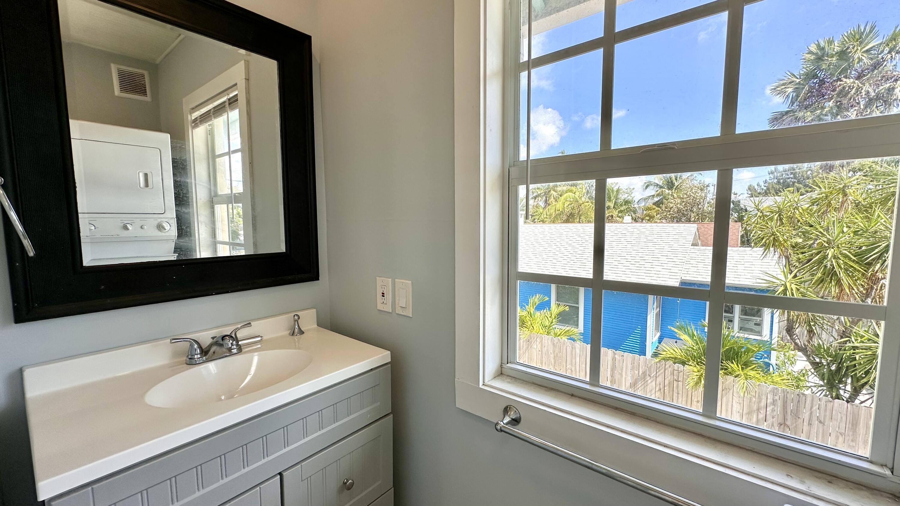 LAKE WORTH TOWN OF - Residential Lease