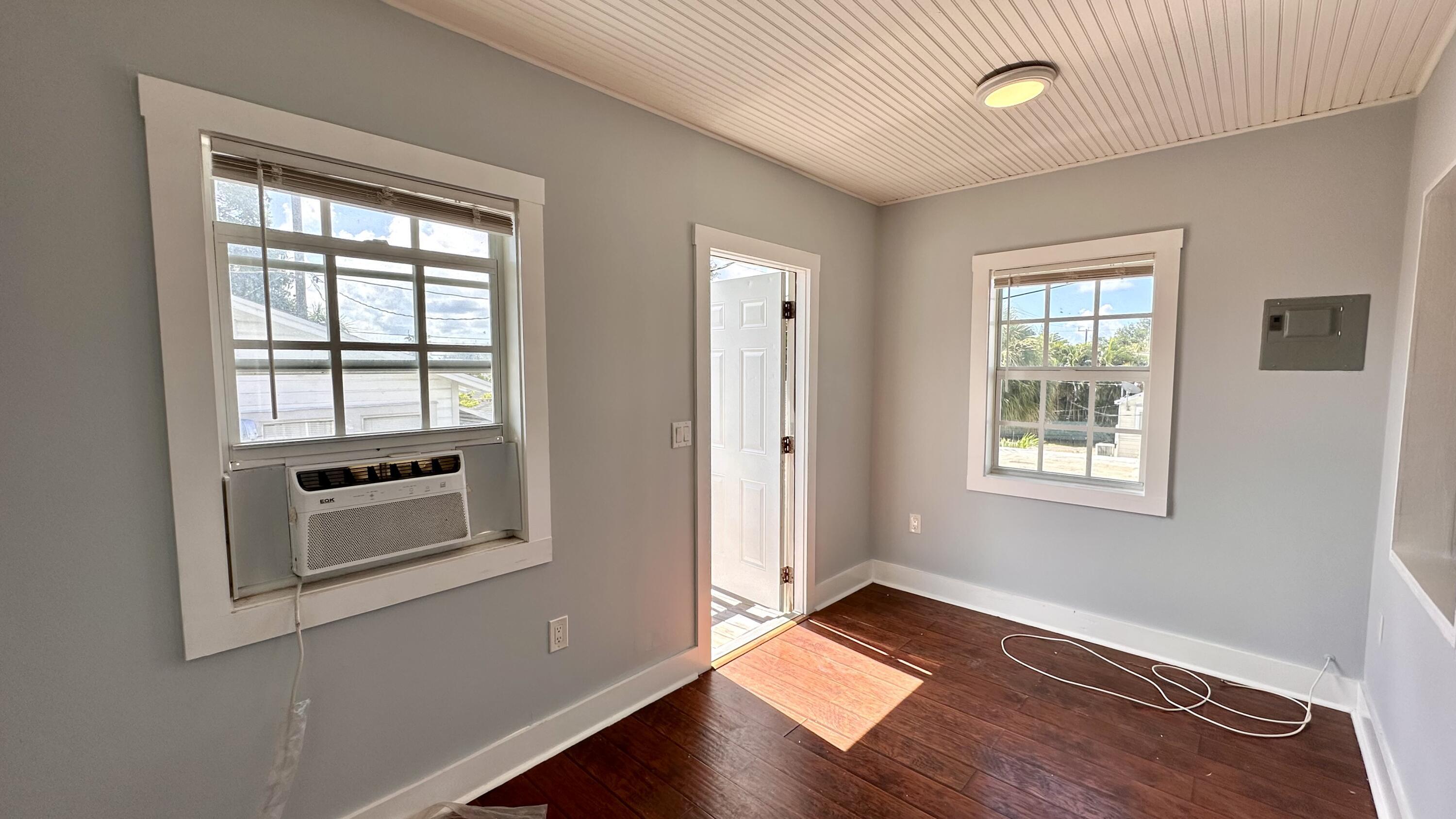 LAKE WORTH TOWN OF - Residential Lease