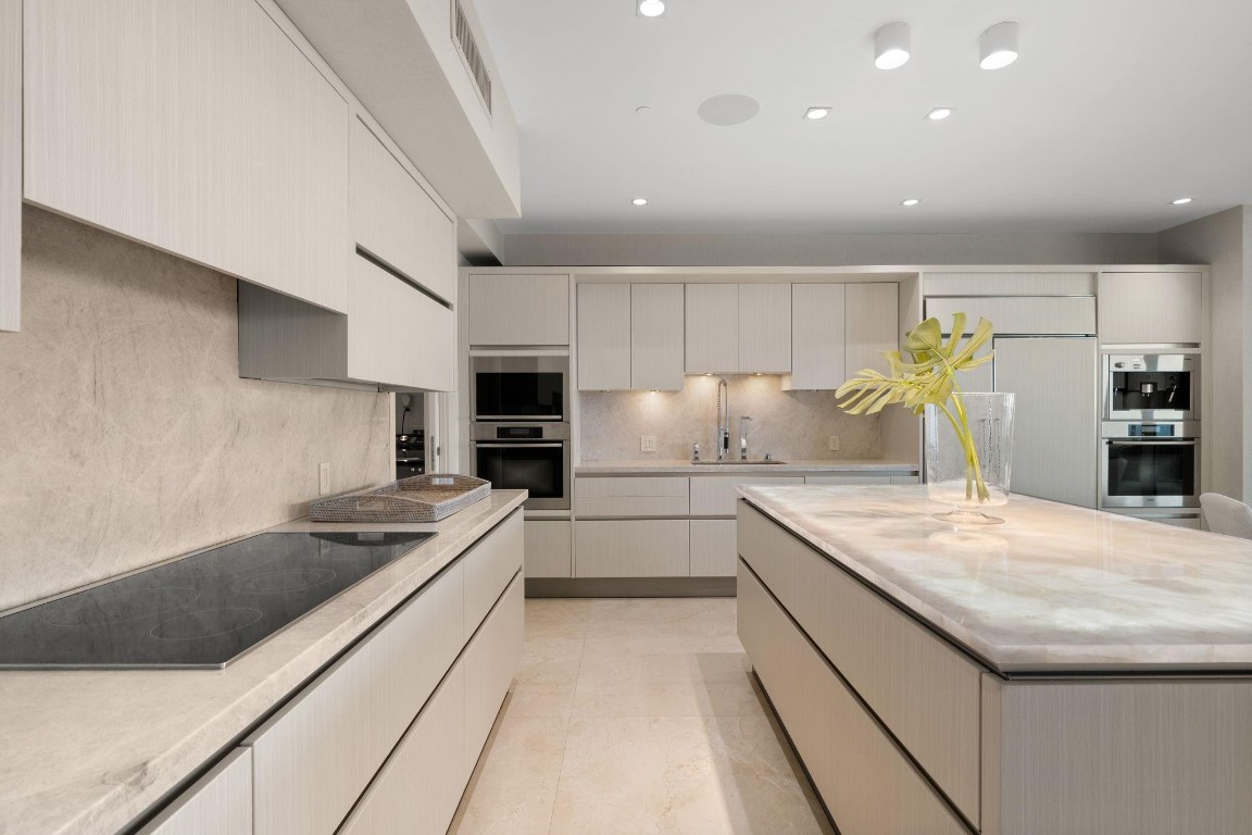 LAS OLAS BEACH CLUB - Residential