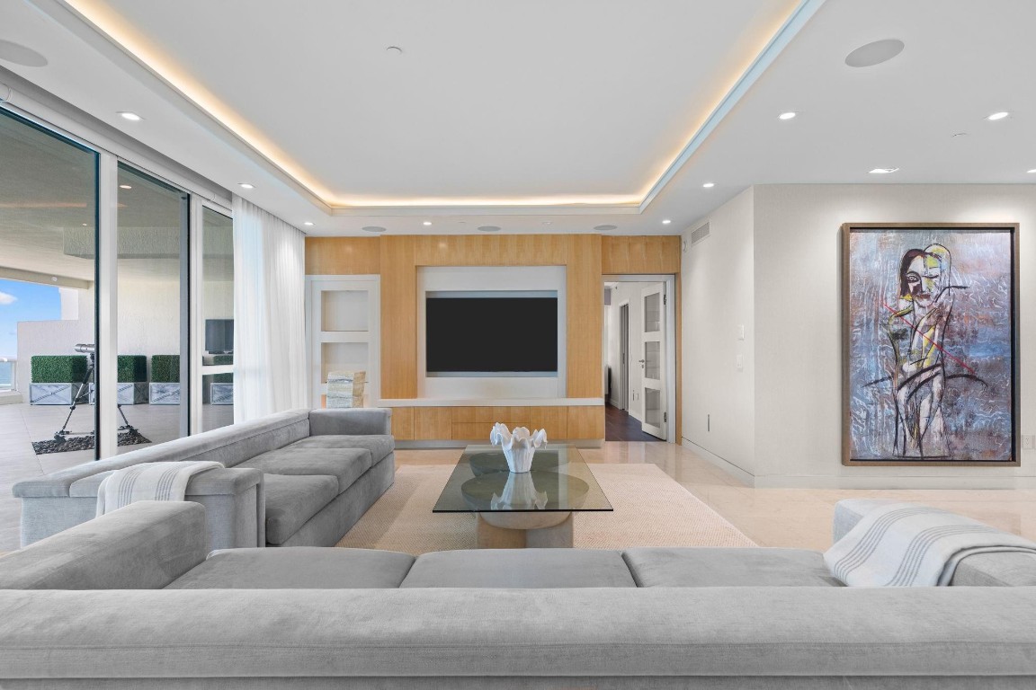 LAS OLAS BEACH CLUB - Residential