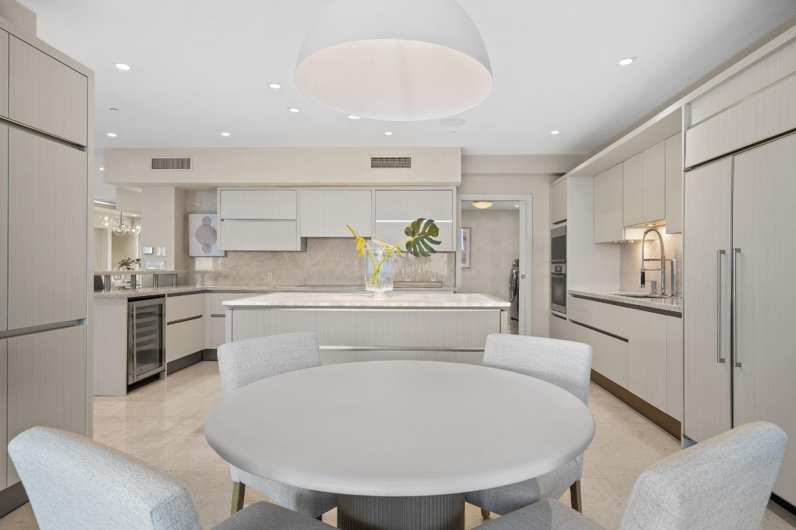 LAS OLAS BEACH CLUB - Residential