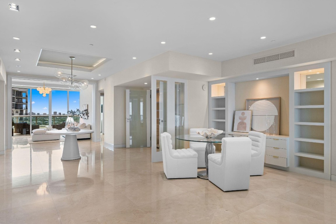 LAS OLAS BEACH CLUB - Residential