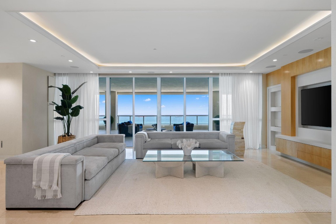 LAS OLAS BEACH CLUB - Residential