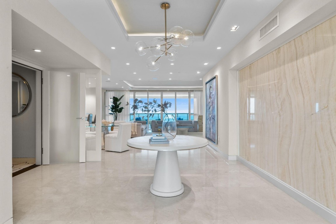 LAS OLAS BEACH CLUB - Residential