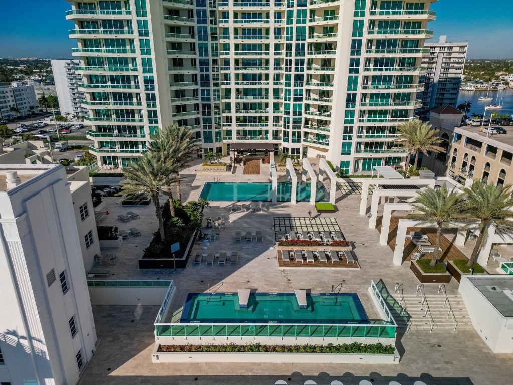 LAS OLAS BEACH CLUB - Residential