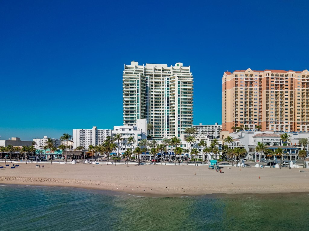 LAS OLAS BEACH CLUB - Residential