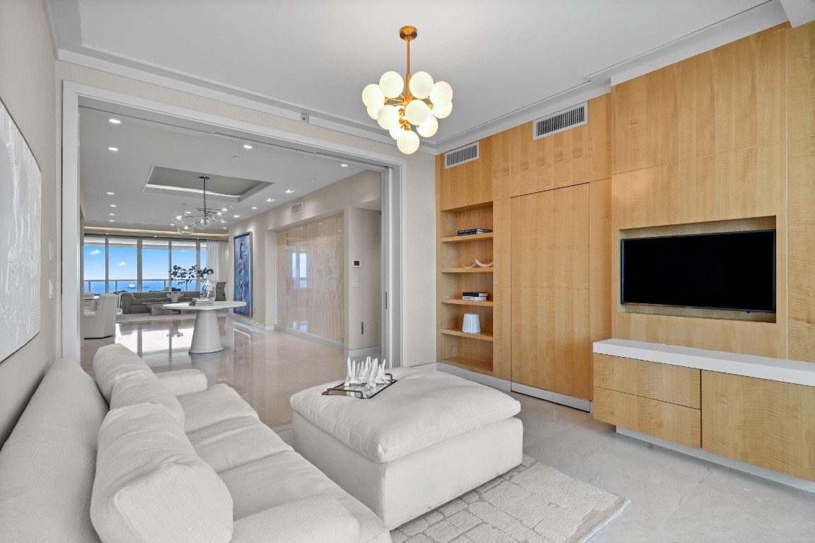 LAS OLAS BEACH CLUB - Residential
