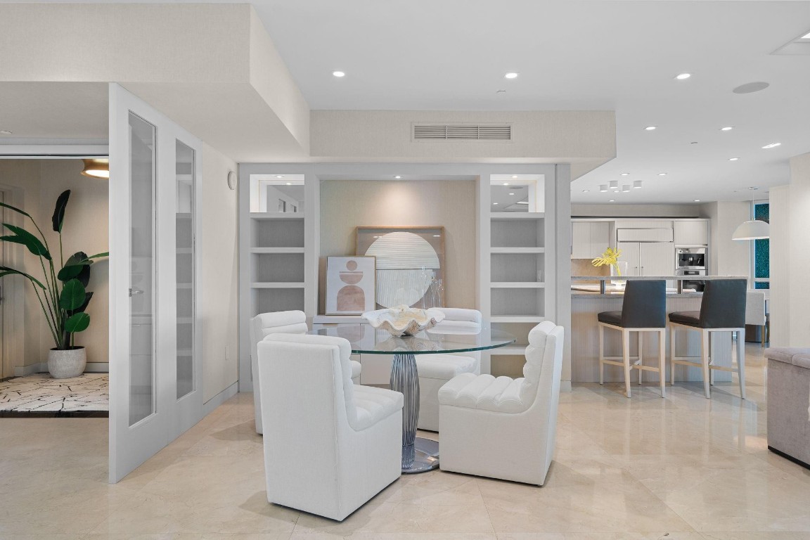 LAS OLAS BEACH CLUB - Residential