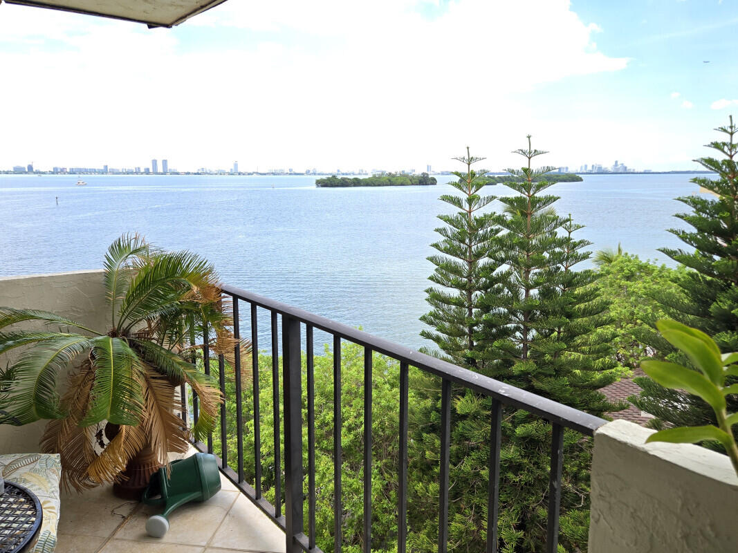 CHATEAU BISCAYNE CONDO - Residential