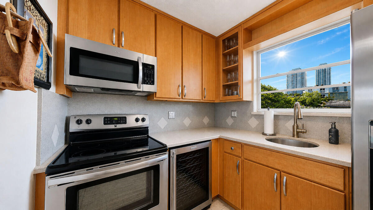 CHATEAU BISCAYNE CONDO - Residential