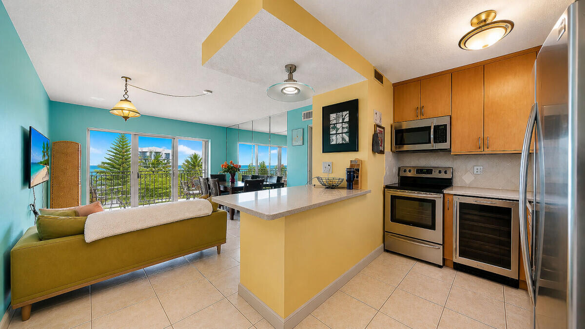 CHATEAU BISCAYNE CONDO - Residential