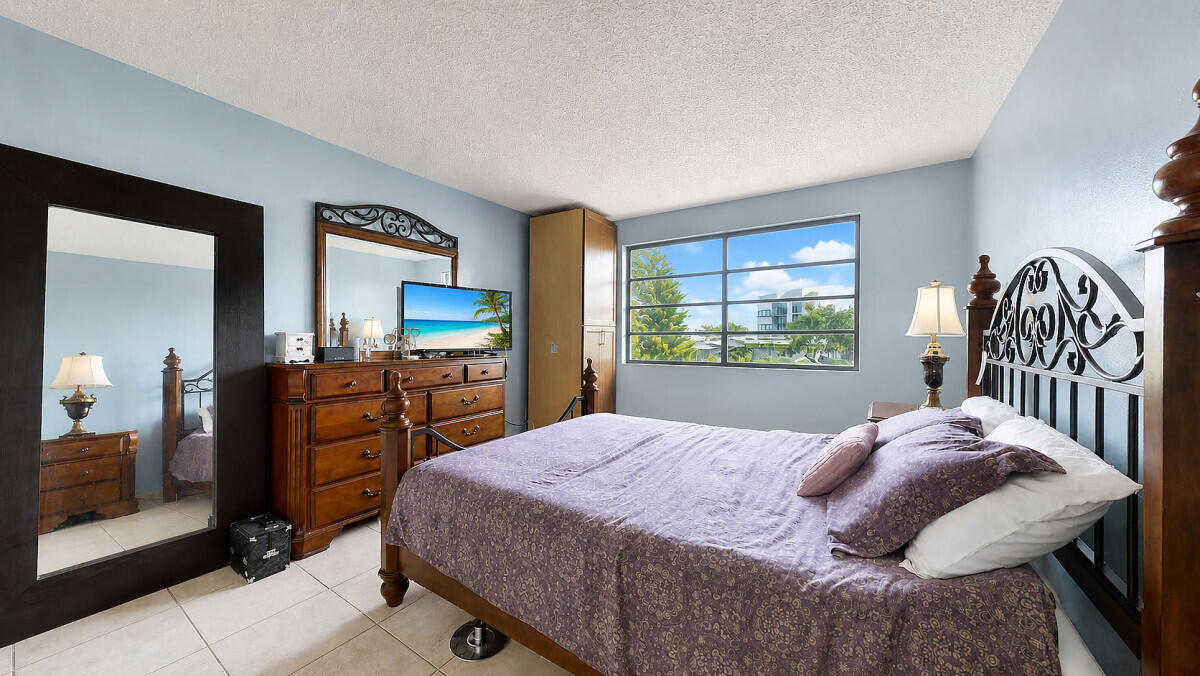 CHATEAU BISCAYNE CONDO - Residential