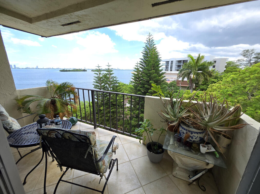 CHATEAU BISCAYNE CONDO - Residential