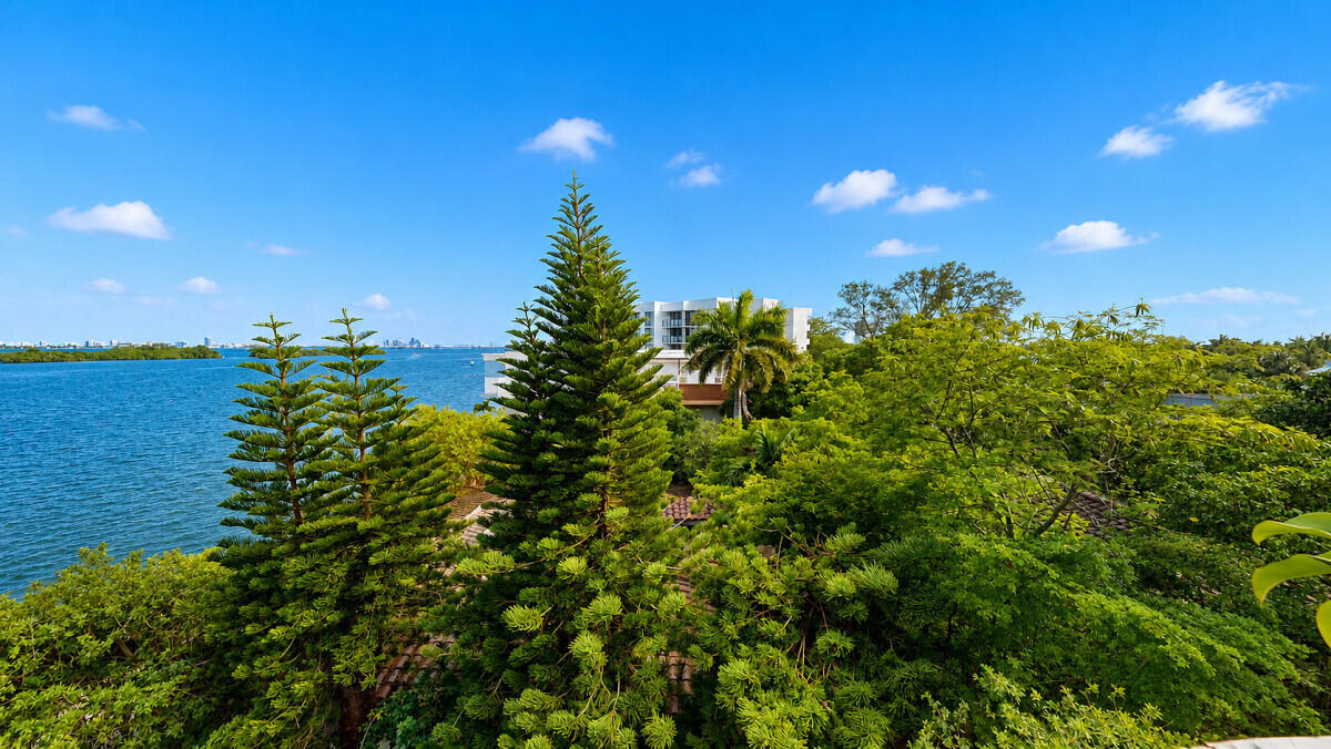 CHATEAU BISCAYNE CONDO - Residential
