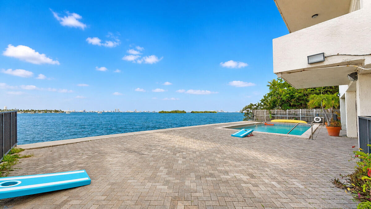 CHATEAU BISCAYNE CONDO - Residential