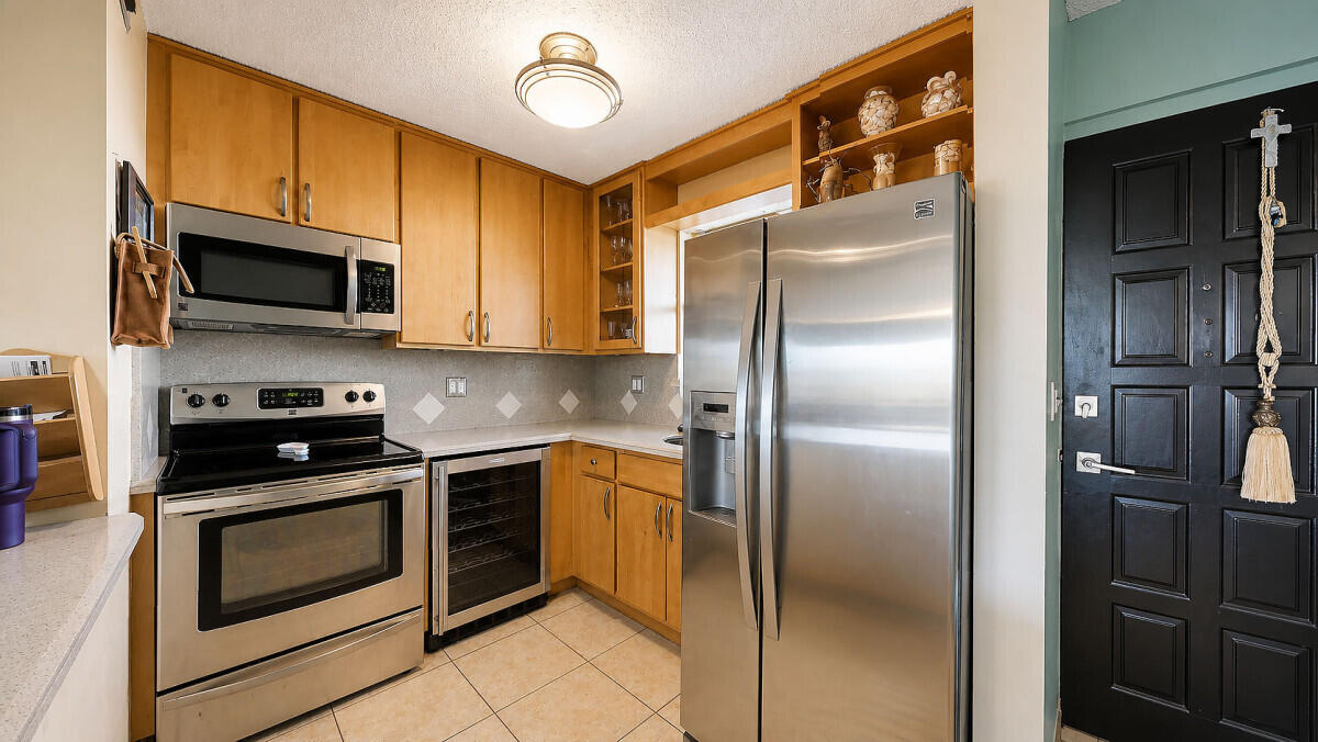 CHATEAU BISCAYNE CONDO - Residential